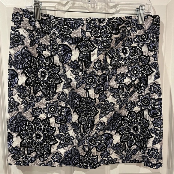 Ann Taylor Dresses & Skirts - Ann Taylor Loft White and Blue Floral Mini Skirt Size 10